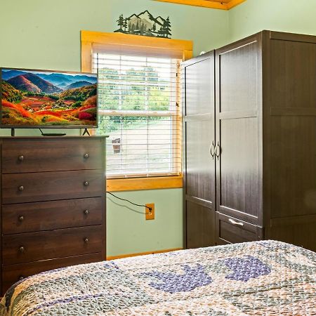 Brand New Tiny Cabin! A Bearly Adventure Sevierville Eksteriør billede