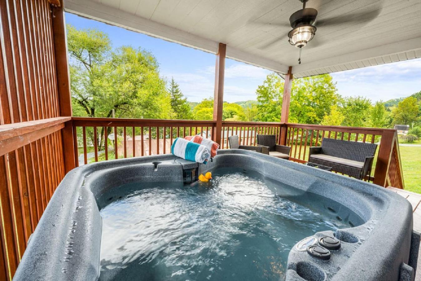 Brand New Tiny Cabin! A Bearly Adventure Sevierville Eksteriør billede