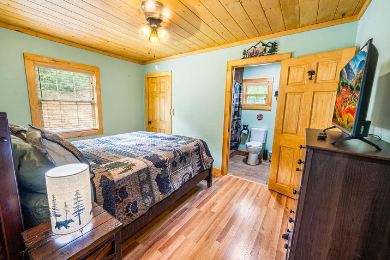 Brand New Tiny Cabin! A Bearly Adventure Sevierville Eksteriør billede